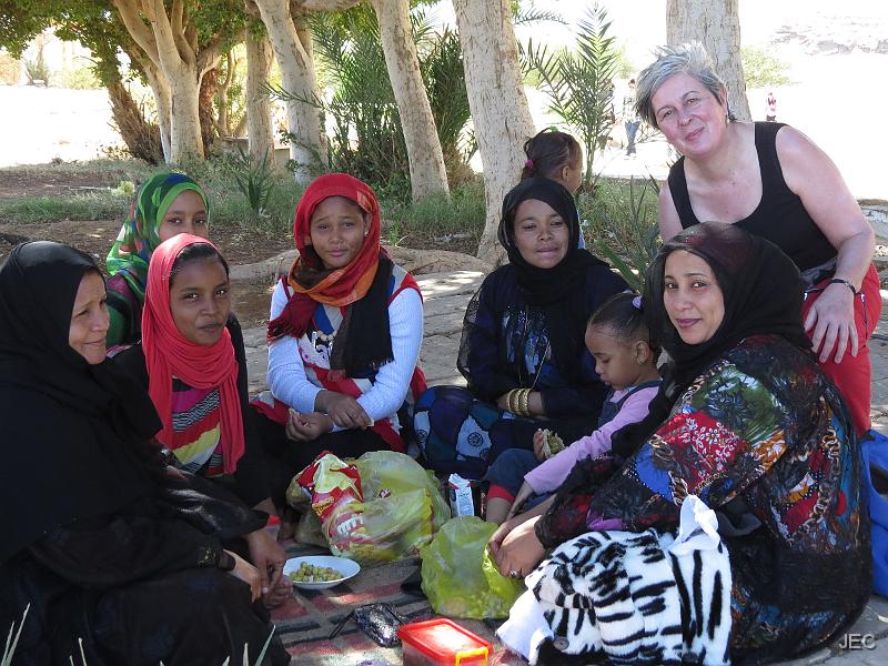 2023182_15.02.04.JPG - Abu Simbel, nubische Frauen